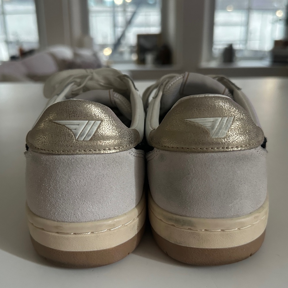Gola Hawk Sneakers in B&W | Women’s 8 - Picture 3 of 6